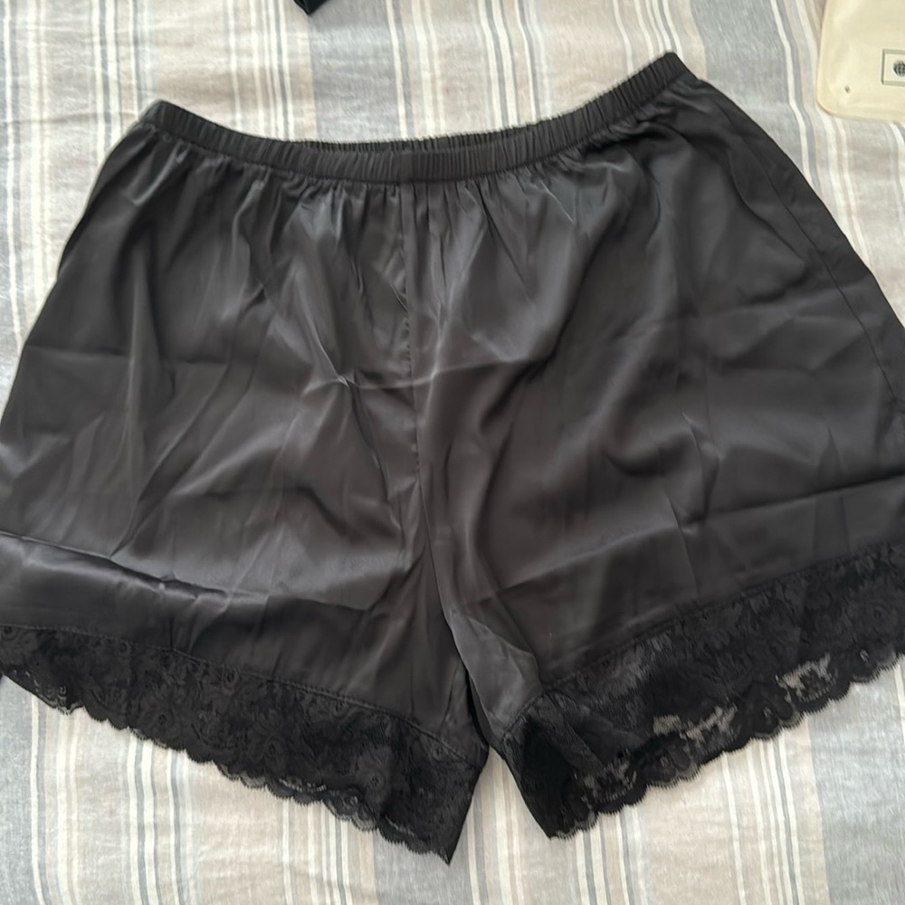 Mancyfit black culotte, satin shorts with lace edge/hem